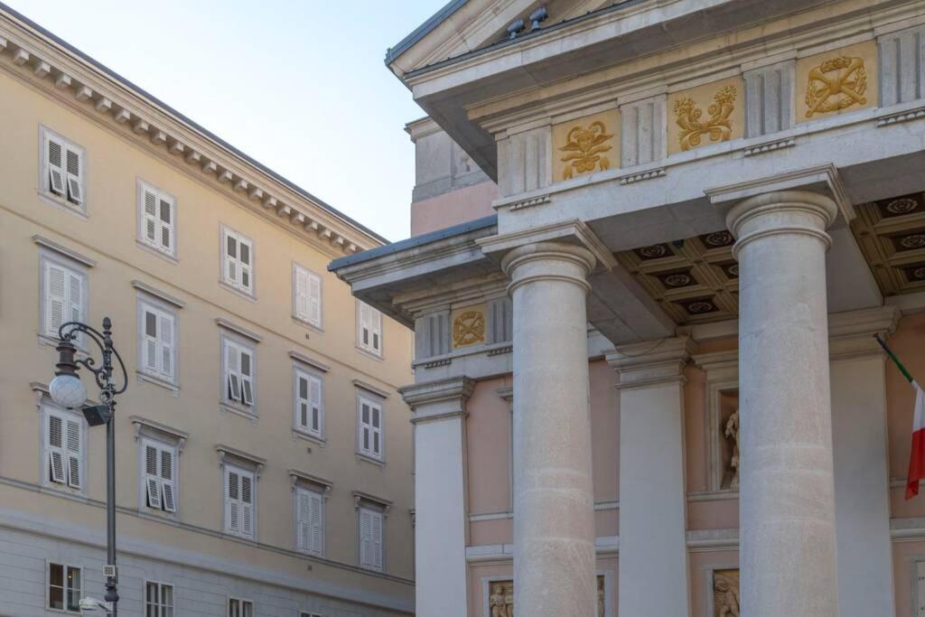 Palazzo Tergesteo Tirabora Suite Apartments Triest Exterior foto