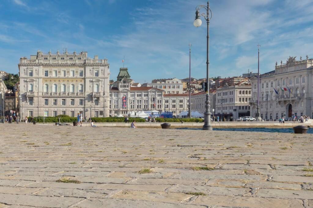 Palazzo Tergesteo Tirabora Suite Apartments Triest Exterior foto